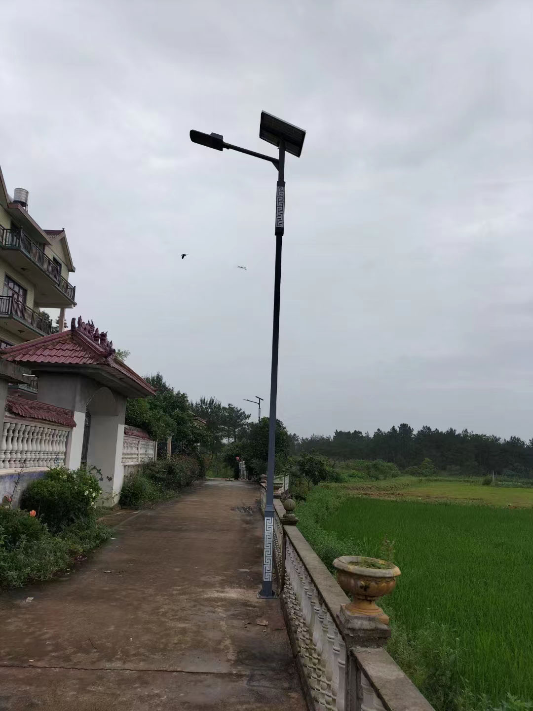 太阳能回纹路灯