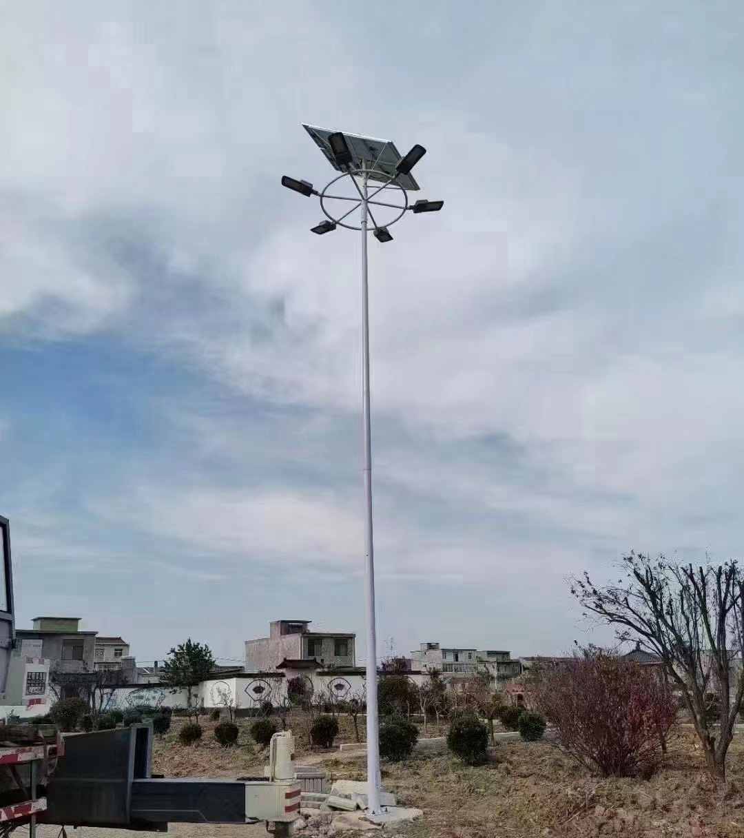 太阳能六头路灯
